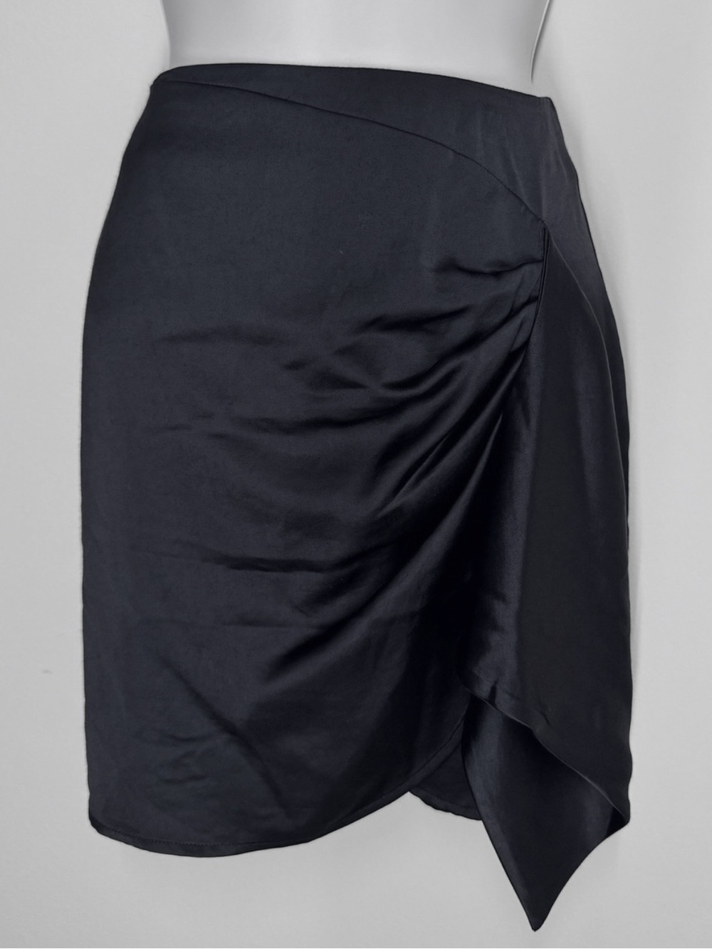 EXPRESS Black Satin Ruched Draped Mini Skirt Size 00